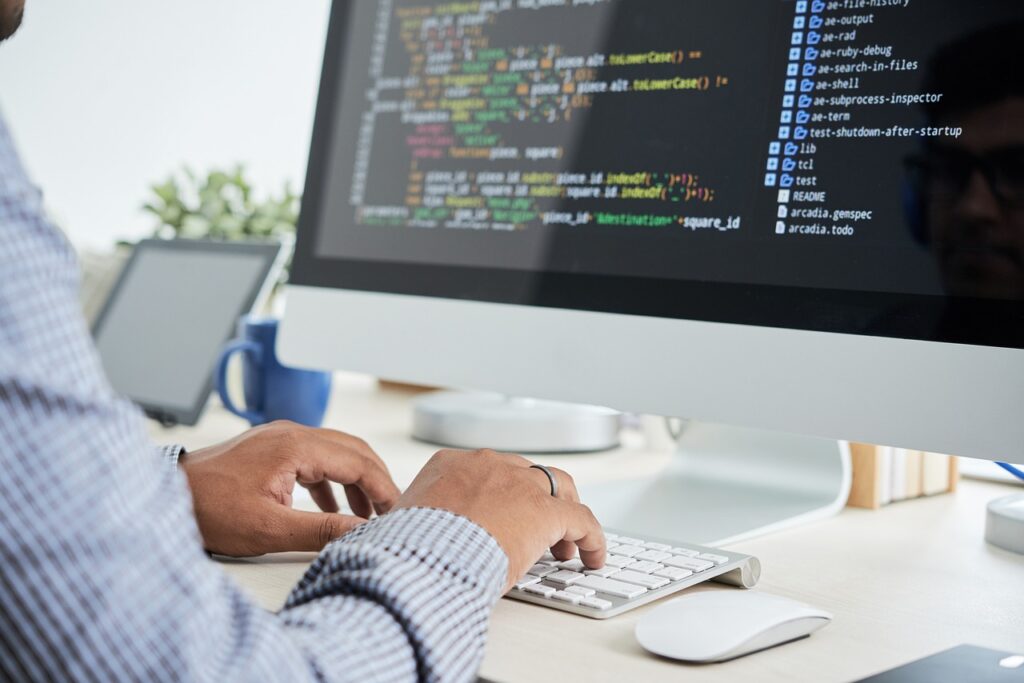 Outsourcing custom software development – Key benefits